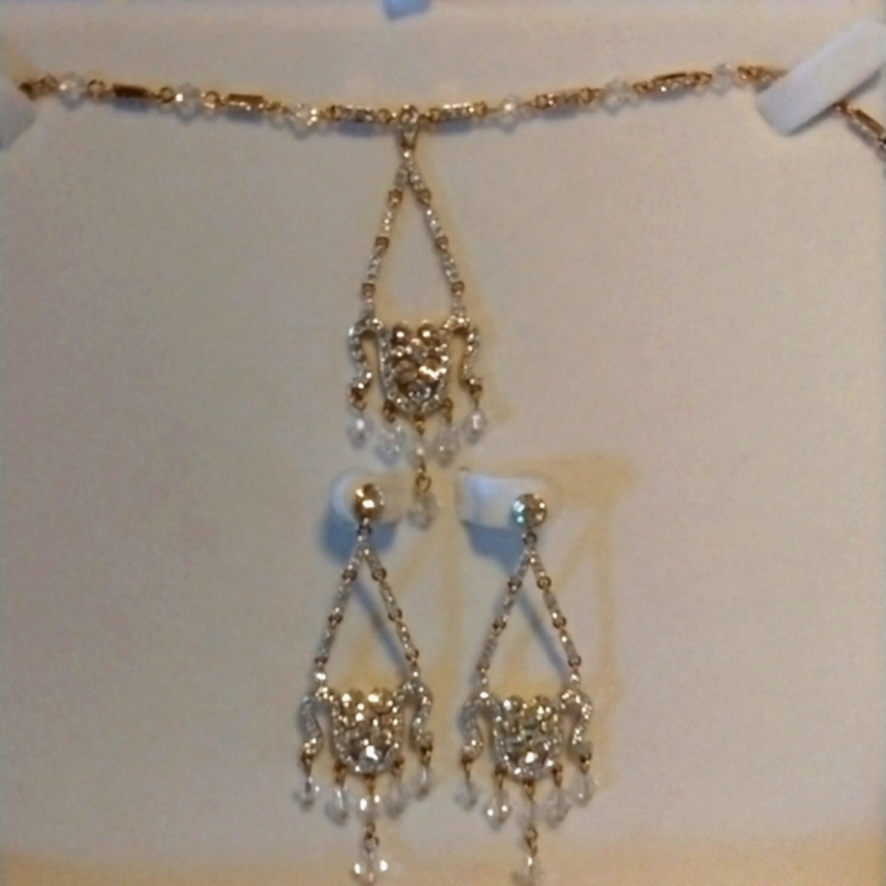 Earring and necklace set